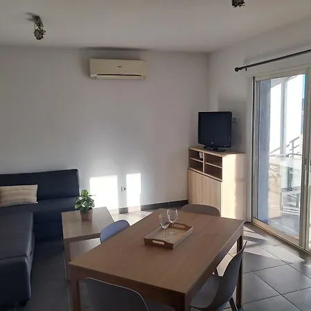 3 Pieces 58m2 Terrasse Couverte Vue Montagne Et Citadelle Super Equipe Et Stationnement